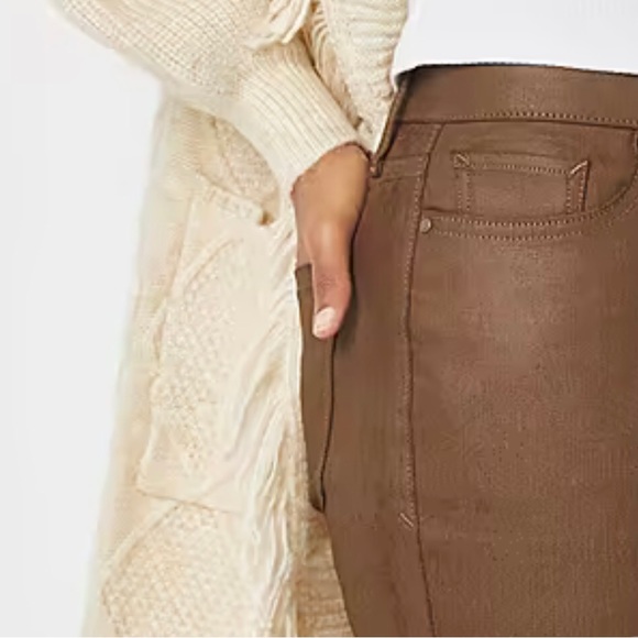 #019 a.n.a Women Size 12 Coated High Rise Flare Jeans! - Picture 2 of 5